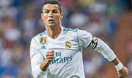 Click image for larger version

Name:	Sieu-bom-tan-Ronaldo-MU-mo-tai-ngo-tra-400-trieu-euro-cho-Real-ro1-1516265944-803-width660height.jpg
Views:	0
Size:	77.8 KB
ID:	1163131