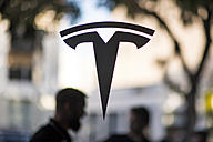 Click image for larger version

Name:	Tesla.jpg
Views:	0
Size:	50.6 KB
ID:	1280558
