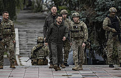 Click image for larger version

Name:	Tong-thong-Ukraine-Zelensky-gap-tai-nan-giao-thong-zelensky-visits-recaptured-town-of-izium-in-n.jpg
Views:	0
Size:	236.3 KB
ID:	2111442