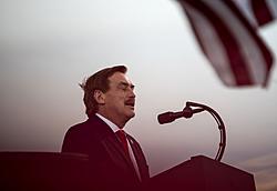Click image for larger version

Name:	mike-lindell-mypillow-ceo-wisconsin-rally.jpg
Views:	0
Size:	28.8 KB
ID:	1809350