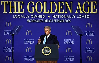 Trump khoe thời hong kim dưới mi vm McDonalds, trong khi người Mỹ vẫn ngộp v tiền chợ tiền nh