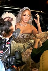Click image for larger version

Name:	jennifer-lopez-is-seen-on-the-movie-set-of-marry-me-in-news-photo-1571416374.jpg
Views:	0
Size:	239.9 KB
ID:	1471031